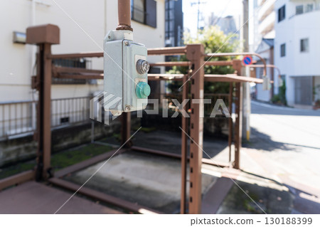 日本舊式多層停車場的風景 130188399