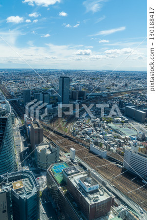 從日本愛知縣名古屋的觀景台俯瞰城市 從日本愛知縣名古屋的觀景台俯瞰城市 130188417