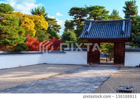 Scenery of a boat in a rock garden at Manpukuji Temple Scenery of a boat in a rock garden at Manpukuji Temple 130188911