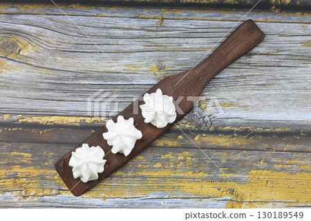 Meringue is a homemade French dessert made by mixing sugar and cooked eggs. 130189549