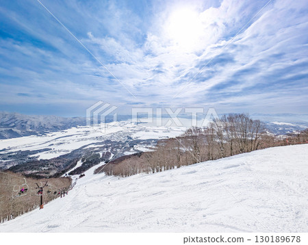 從福島縣豬苗代滑雪場眺望豬苗代湖 從福島縣豬苗代滑雪場眺望豬苗代湖 130189678