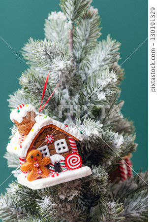 gingerbread house 130191329