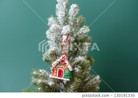 gingerbread house 130191330