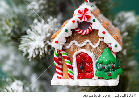 gingerbread house gingerbread house 130191337