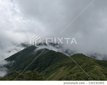 Summer Tanigawadake hiking trail seen from Tenjin Ridge_Tanigawadake 130192905