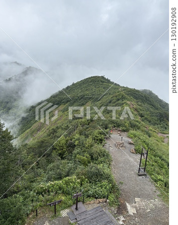 Summer Tanigawadake hiking trail seen from Tenjin Ridge_Tanigawadake 130192908