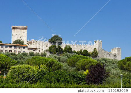 Rocca del Leone dominating Castiglione del Lago in Umbria, Italy Rocca del Leone dominating Castiglione del Lago in Umbria, Italy 130198039