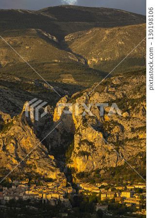 Moustiers-Sainte-Marie, Alpes-de-Haute-Provence, Provence, France Moustiers-Sainte-Marie, Alpes-de-Haute-Provence, Provence, France 130198106
