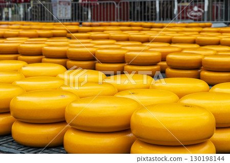 traditional cheese market in Alkmaar, Netherlands 130198144