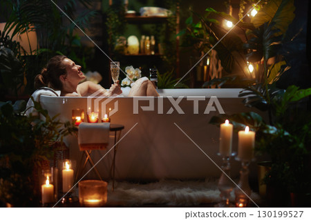 Champagne Bliss: Woman\'s Luxurious Bathtime Retreat Champagne Bliss: Woman\'s Luxurious Bathtime Retreat 130199527