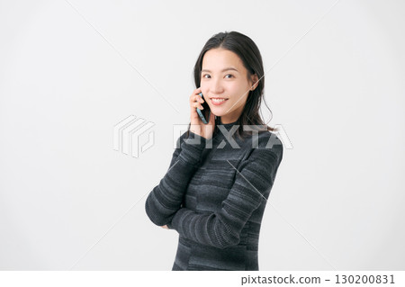 Smiling woman holding a smartphone 130200831