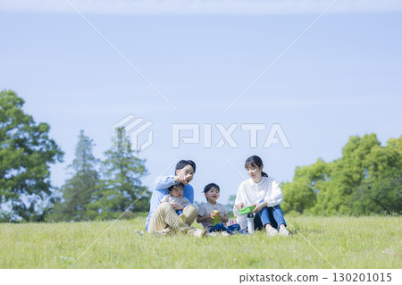 Family having a picnic Family having a picnic 130201015