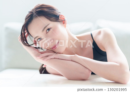 女性護膚美容概念 130201995