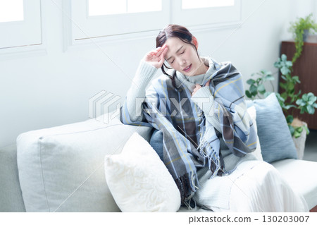 Woman headache feeling unwell Woman headache feeling unwell 130203007