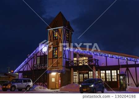 北海道新雪谷町燈火通明的新雪谷站 130204198