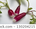 43578 Red radish 130204215
