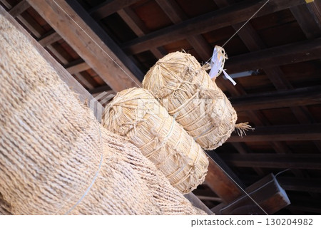 Large shimenawa ropes and traditional straw decorations at shrines 130204982