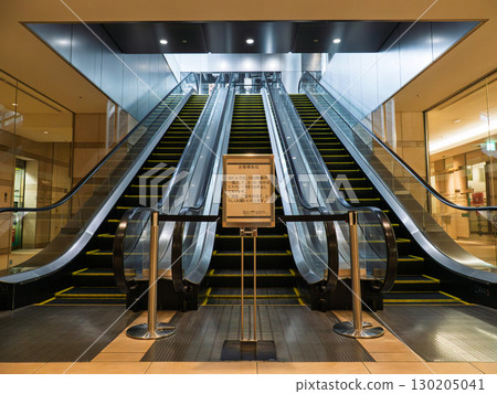 三個自動扶梯中的一個被關閉，以減少二氧化碳排放 130205041
