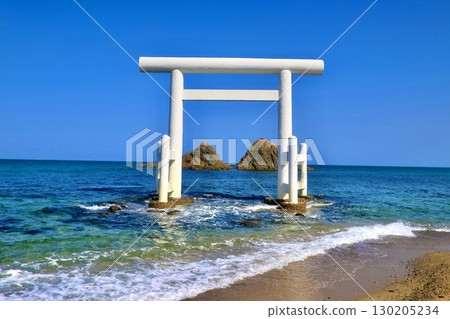 The torii gate of Futamigaura and Sakurai Shrine (Itoshima City, Fukuoka Prefecture) 130205234