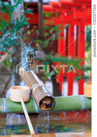 The water basin at Ogami Shrine in Hirakata City, Osaka Prefecture 130207568