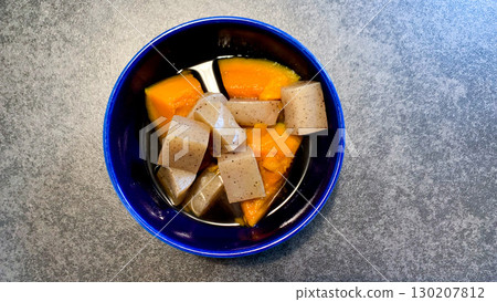 煮南瓜和蒟蒻 130207812