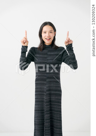 woman pointing finger 130209324