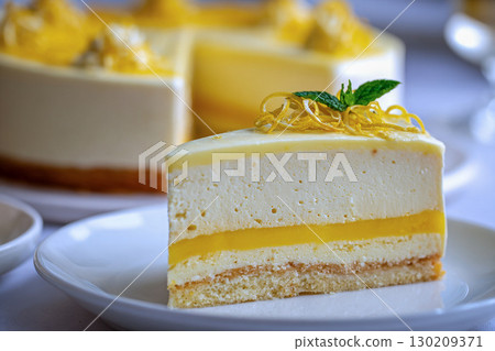 Lemon mousse cake with a refreshing aroma 130209371