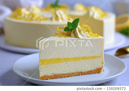 Lemon mousse cake with a refreshing aroma 130209372