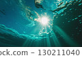 從水下看到的天空和太陽 130211040