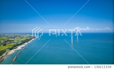 8月底，富山縣下新川海岸的離岸風力渦輪機和黑部河沖積扇 130211330