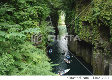 Takachiho Gorge from Sandanbashi Takachiho Gorge in midsummer as seen from Sandanbashi 130212025