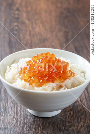 美味的北海道鮭魚子蓋飯 美味的北海道鮭魚子蓋飯 130212293