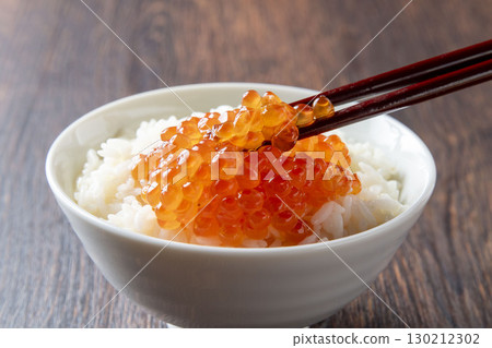 Delicious Hokkaido salmon roe bowl Delicious Hokkaido salmon roe bowl 130212302