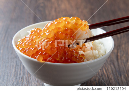 Delicious Hokkaido salmon roe bowl Delicious Hokkaido salmon roe bowl 130212304