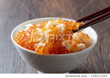 Delicious Hokkaido salmon roe bowl Delicious Hokkaido salmon roe bowl 130212305