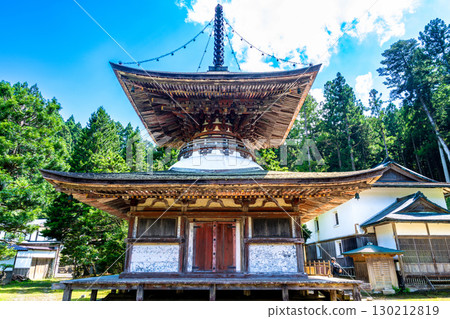 世界遺產:紀伊山地的聖地與參拜道:盛夏的金剛三昧院、國寶多寶塔7號(和歌山縣伊東郡高野山町) 世界遺產:紀伊山地的聖地與參拜道:盛夏的金剛三昧院、國寶多寶塔7號(和歌山縣伊東郡高野山町) 130212819