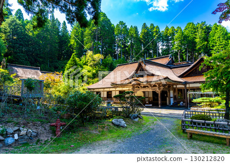 World Heritage Site: Sacred Sites and Pilgrimage Routes in the Kii Mountain Range: Kongo Sammai-in Temple in Midsummer, Main Temple, Guest Hall, and Kuri 2, Koyasan Town, Ito District, Wakayama Prefecture 130212820