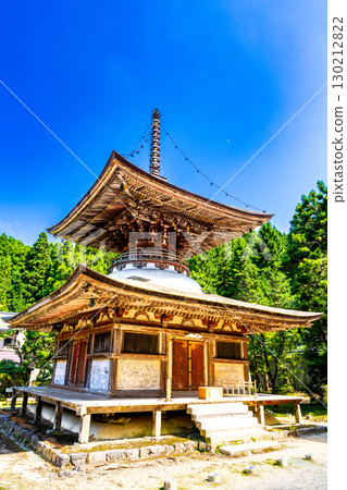 World Heritage Site: Sacred Sites and Pilgrimage Routes in the Kii Mountain Range: Kongo Sammai-in Temple in Midsummer, National Treasure and Tahoto Pagoda 1, Koyasan Town, Ito District, Wakayama Prefecture 130212822