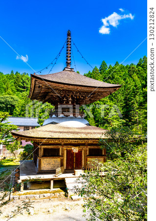 世界遺產：紀伊山地的聖地與參拜道：盛夏的金剛三昧院、國寶與歌山縣伊東郡高野山町第3多寶塔 130212824