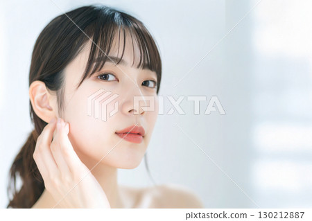 Beauty portrait of a young Japanese woman 130212887