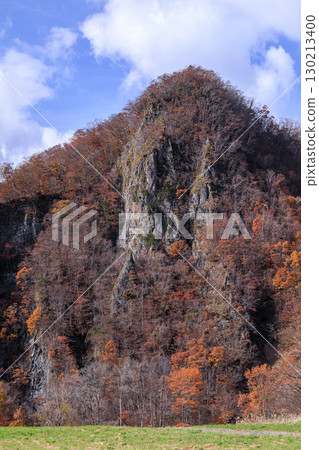Biratori Town, Hokkaido, a mountain said to be Chinomishir (our place of worship) [October] 130213400