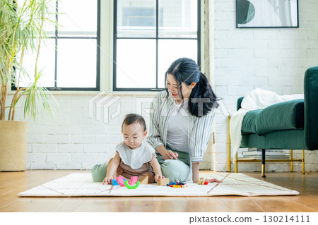 8-month-old baby and mom 130214111