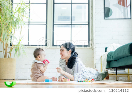 8-month-old baby and mom 130214112