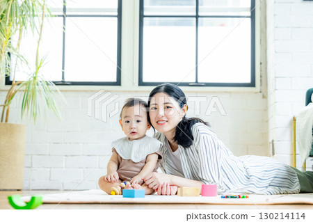 8-month-old baby and mom 130214114