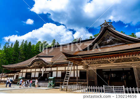 [World Heritage Site: Sacred Sites and Pilgrimage Routes in the Kii Mountain Range] Mount Koya: Kongobu-ji Temple, Main Hall in Midsummer, Koya Town, Ito District, Wakayama Prefecture 130214656
