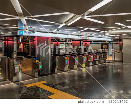 The ticket gates of Ginza Station on the Tokyo Metro Marunouchi and Hibiya lines, located in the underground passageway in the city center 130215462