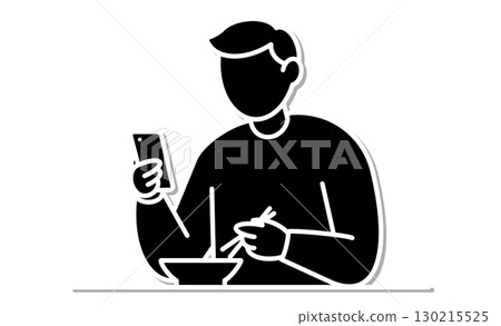 一名男子一邊吃飯一邊使用智慧型手機，一邊吃飯一邊做其他事情 130215525