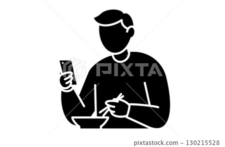 一名男子一邊吃飯一邊使用智慧型手機，一邊吃飯一邊做其他事情 130215528