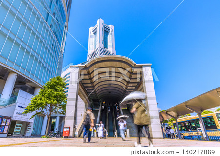 8 月 30 日，日本橫濱城市景觀。從櫻木町站廣場觀賞橫濱地標塔和其他地標。 130217089