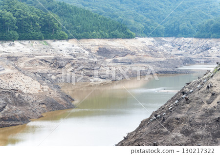 岩沢沢水壩乾涸時的景色 岩沢沢水壩乾涸時的景色 130217322